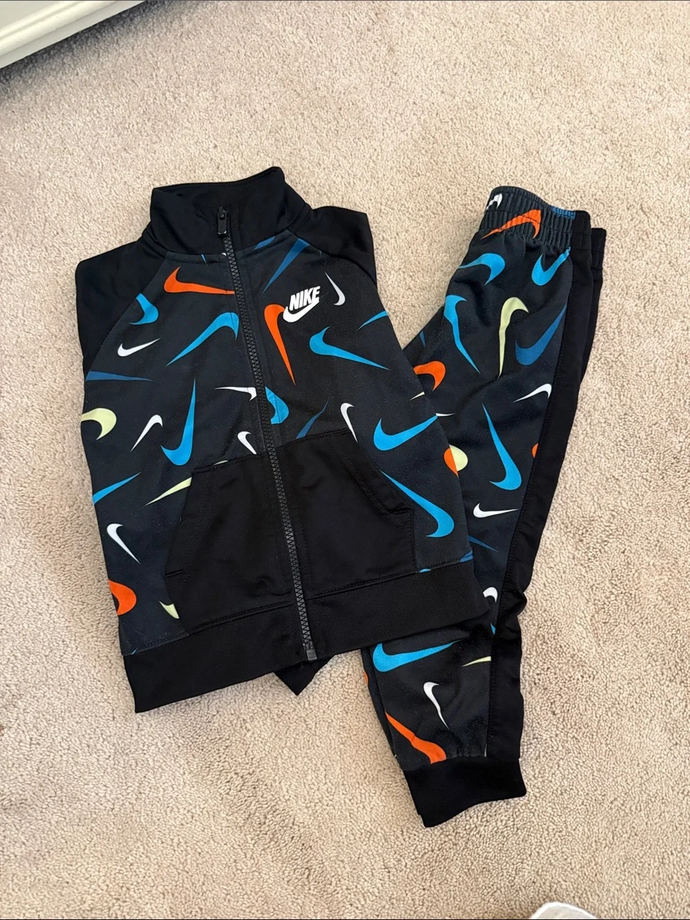 NIKE swoosh track set 3T ✔️
